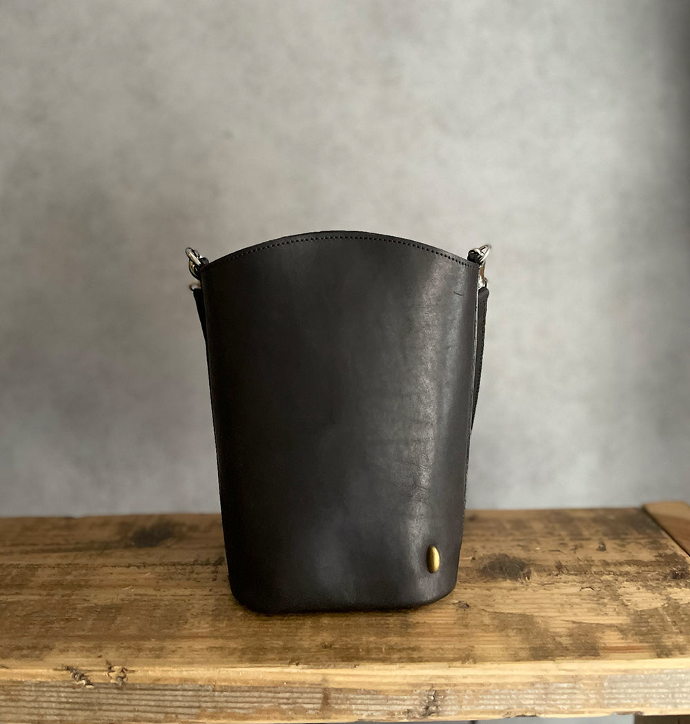 Shoulder Bucket（ショルダーバケット）｜ベジタブルタンニン・軽量バケツ型ショルダーバッグ
