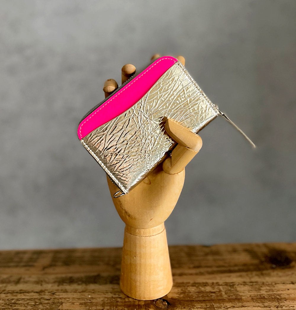 Round Mini Wallet（ラウンドミニウォレット）シャイニー｜箔レザーの手のひらサイズ財布
