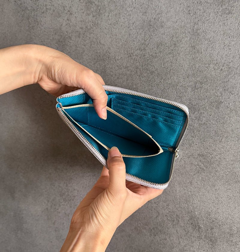 L Zip Wallet | 「眩（Gen）」華やかな輝きを纏ったコンパクト長財布 - Coquette Online Shop