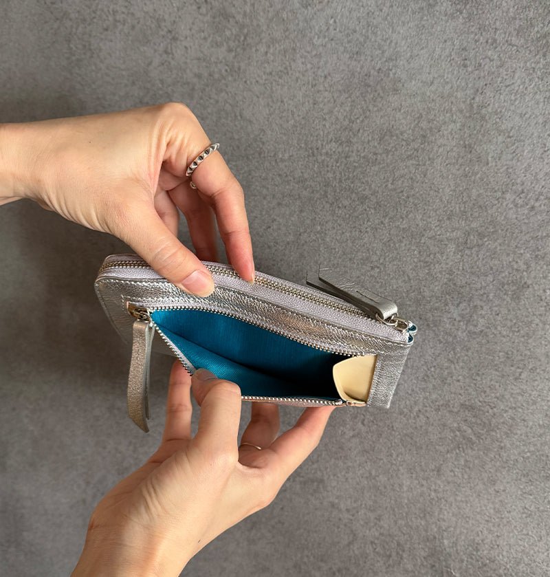L Zip Wallet | 「眩（Gen）」華やかな輝きを纏ったコンパクト長財布 - Coquette Online Shop